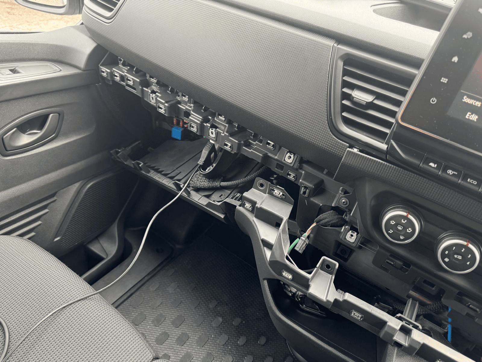 Dashboard removal for diagnostics and wiring work