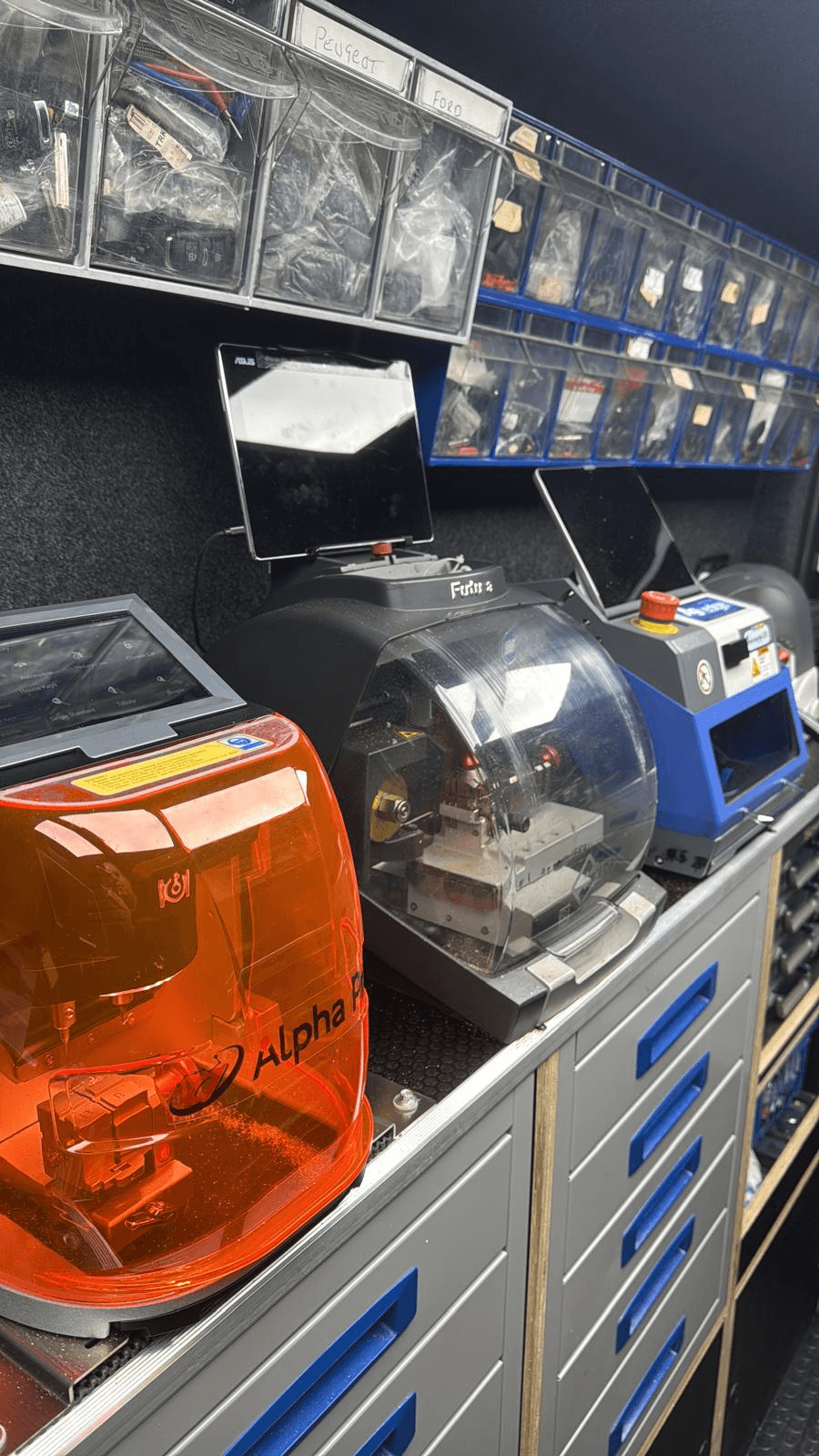 Professional key cutting machine in mobile van